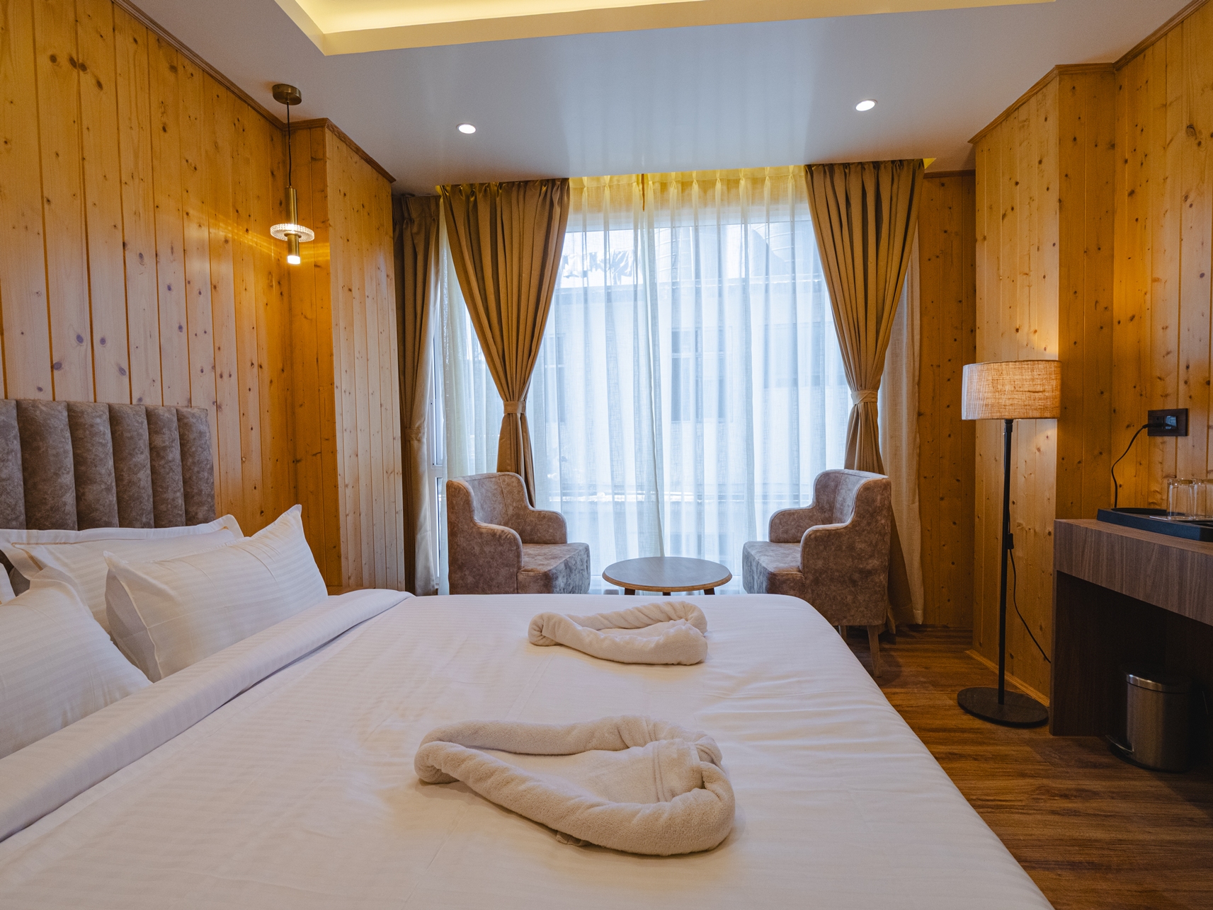Executive Mountain View Room